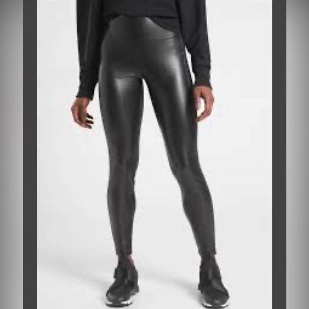 Athleta Delancey Gleam Tight Black Size Small. Style #985052-00.